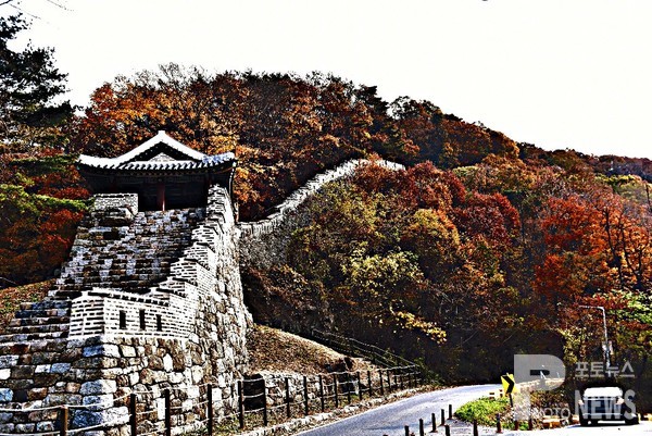 남한산성 동문 단풍사진 = 박종옥 사진작가제공