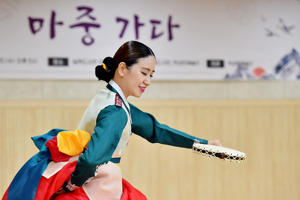 2022년 박성란예술단 체험형 공연 프로젝트 ‘마중가다’ 공연. 사진=엄태수 기자